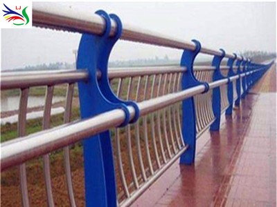 供應(yīng)市政護(hù)欄不銹鋼復(fù)合管護(hù)欄304不銹鋼護(hù)欄橋梁防護(hù)欄交通設(shè)施