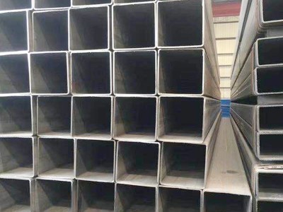 廠家供應(yīng) 鍍鋅矩形管方管 工業(yè)焊管無縫不銹鋼方通 可定 制